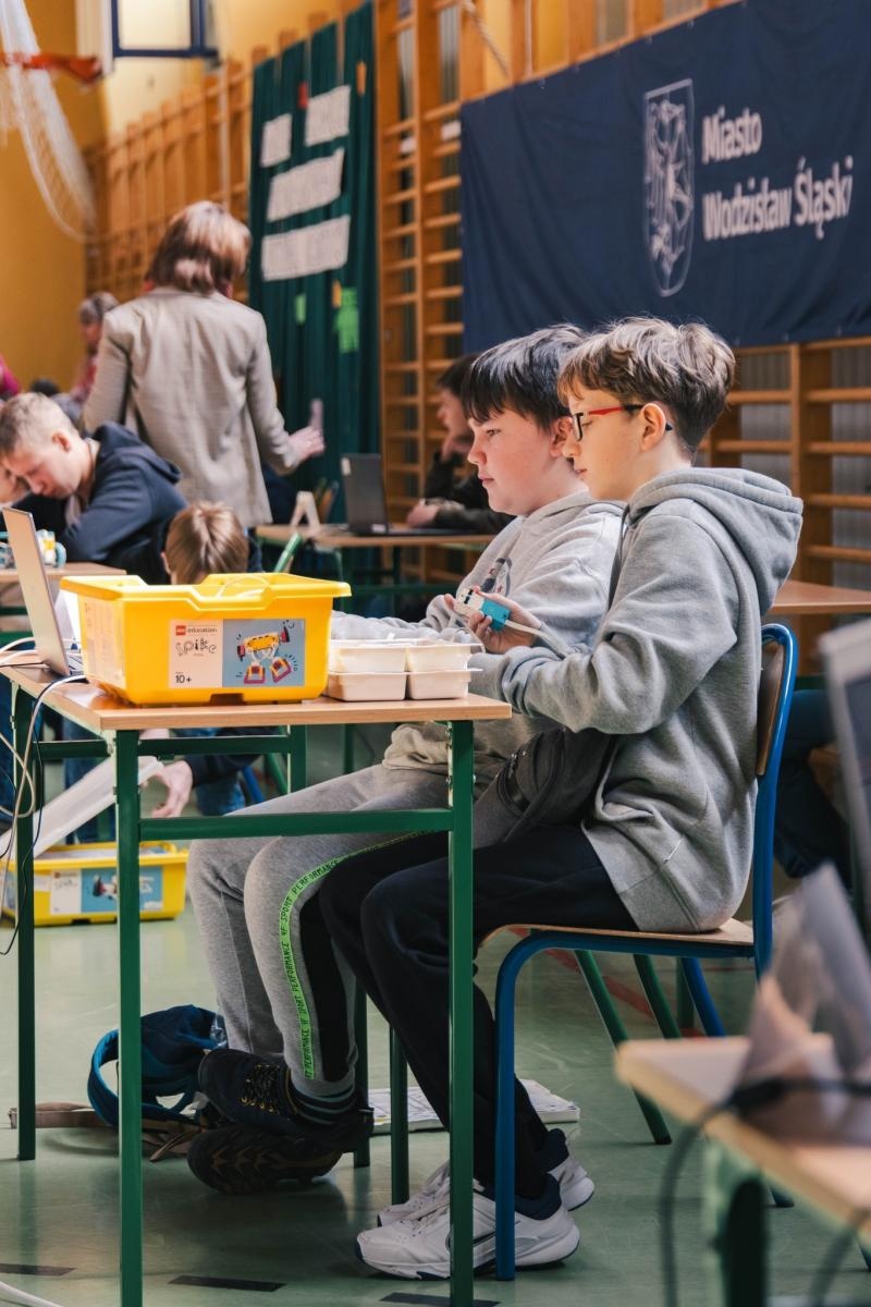 Zdjęcie w galerii na portalu naszwodzislaw.com: Miejski konkurs programowania w ZSP 2 [FOTO] wiadomości z regionu
