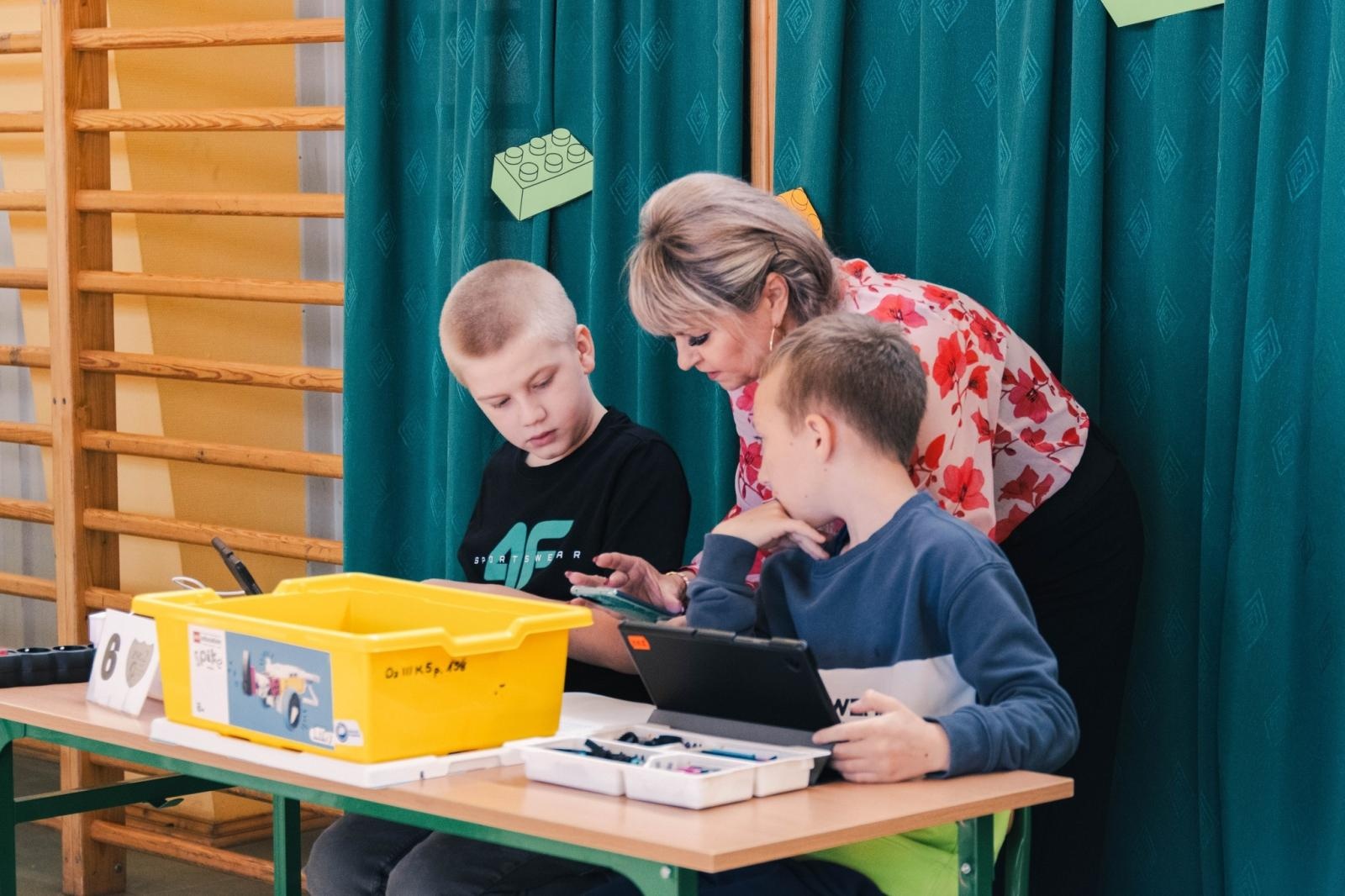 Zdjęcie w galerii na portalu naszwodzislaw.com: Miejski konkurs programowania w ZSP 2 [FOTO] wiadomości z regionu