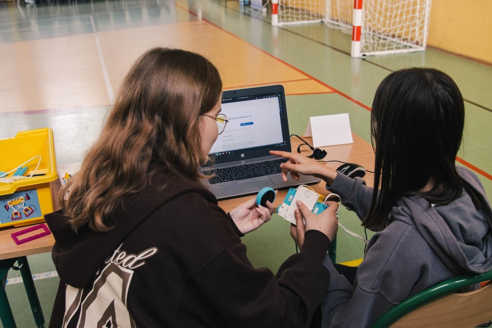 Zdjęcie w galerii na portalu naszwodzislaw.com: Miejski konkurs programowania w ZSP 2 [FOTO] wiadomości z regionu