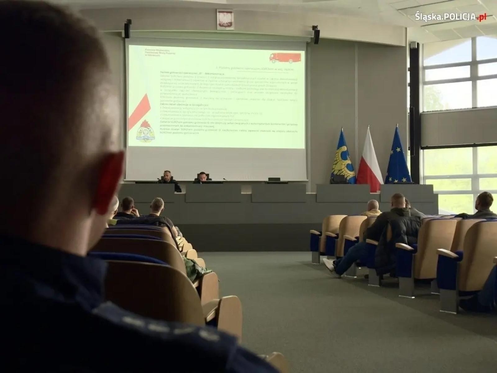 Zdjęcie w galerii na portalu naszwodzislaw.com: Policjanci i strażacy szkolili się w przeciwdziałaniu zagrożeniom CBRNE wiadomości z regionu