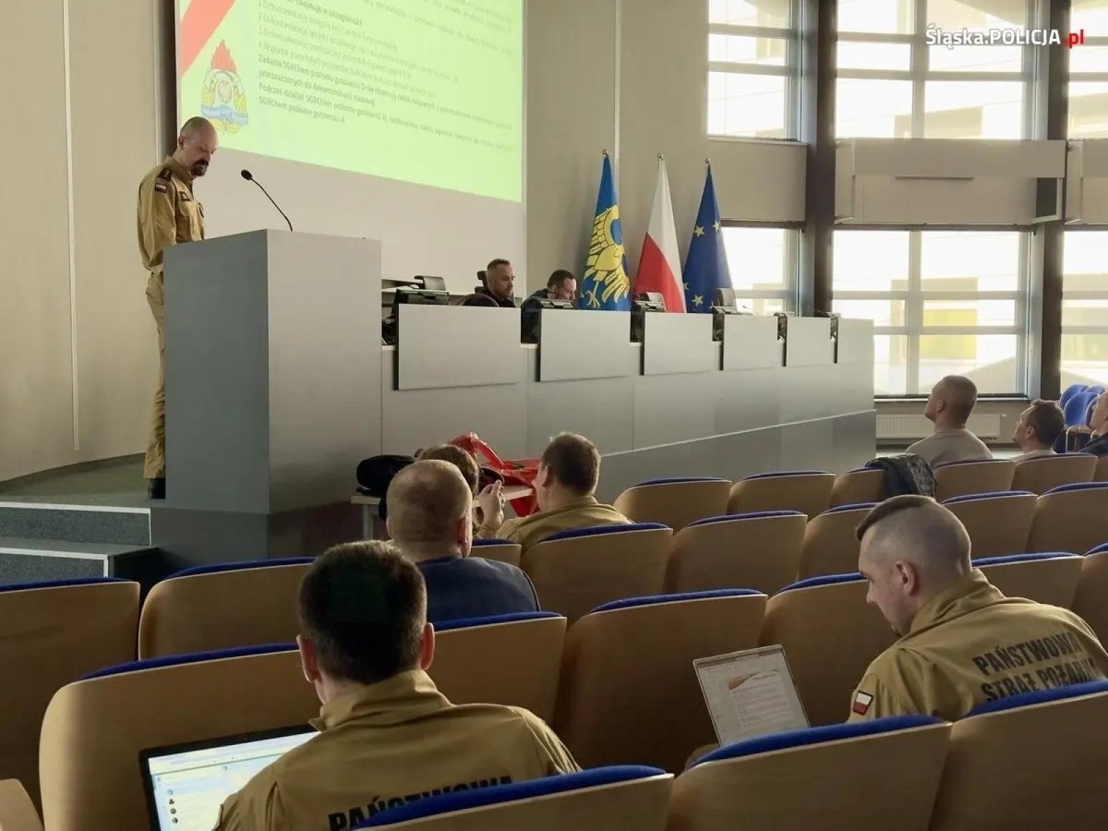 Zdjęcie w galerii na portalu naszwodzislaw.com: Policjanci i strażacy szkolili się w przeciwdziałaniu zagrożeniom CBRNE wiadomości z regionu