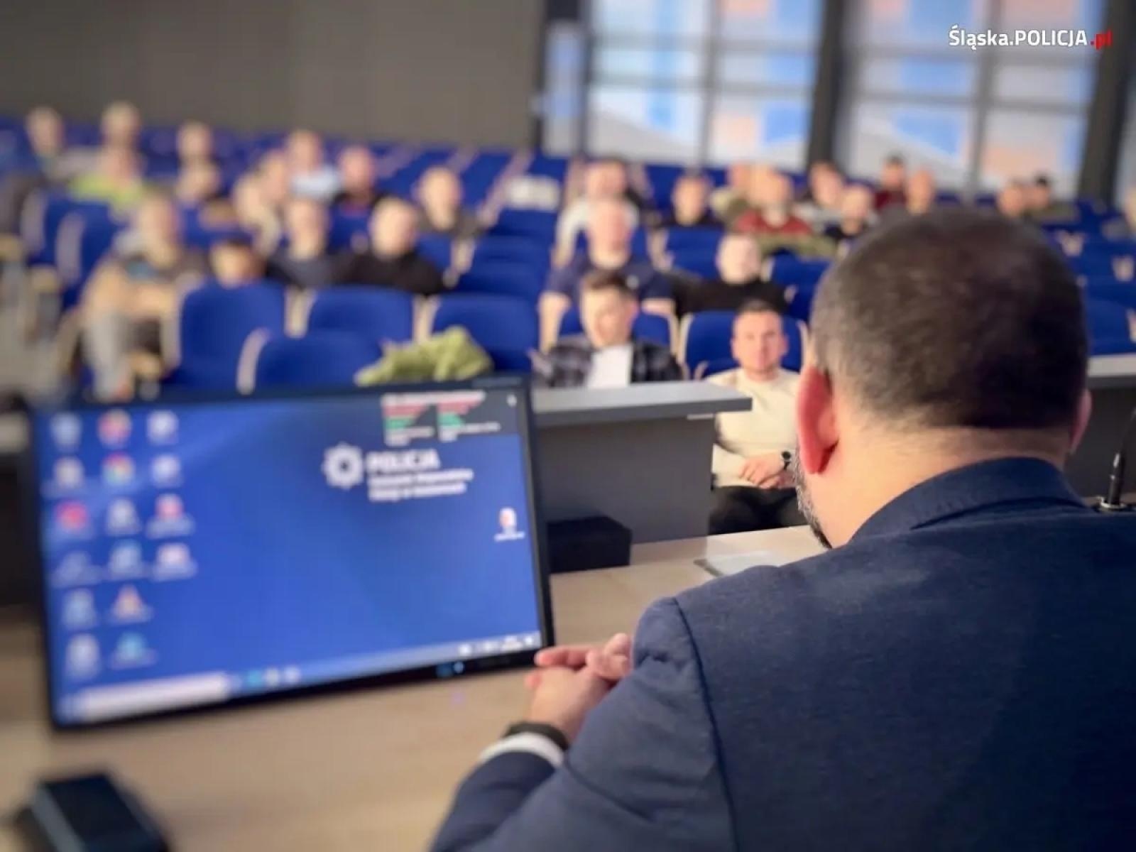 Zdjęcie w galerii na portalu naszwodzislaw.com: Policjanci i strażacy szkolili się w przeciwdziałaniu zagrożeniom CBRNE wiadomości z regionu