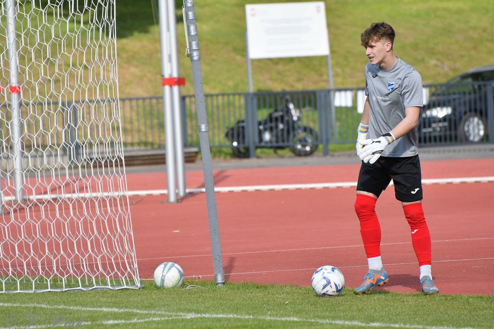 Zdjęcie w galerii na portalu naszwodzislaw.com: Czarni Gorzyce bez punktów w Raciborzu [FOTO] wiadomości z regionu