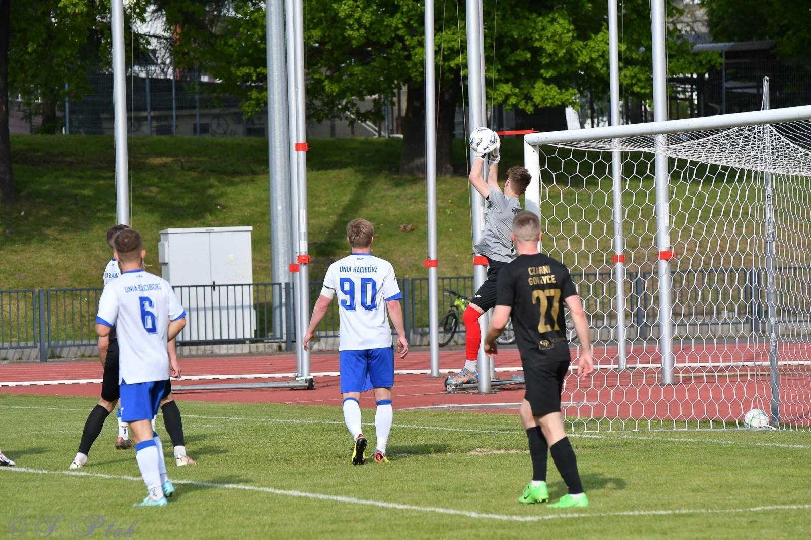 Zdjęcie w galerii na portalu naszwodzislaw.com: Czarni Gorzyce bez punktów w Raciborzu [FOTO] wiadomości z regionu