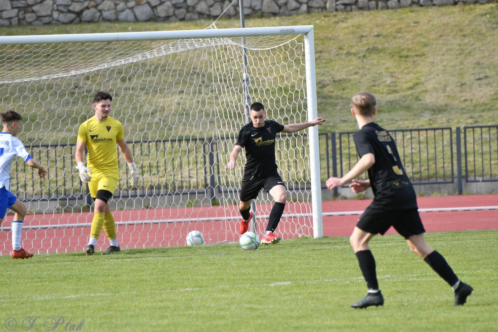 Zdjęcie w galerii na portalu naszwodzislaw.com: Czarni Gorzyce bez punktów w Raciborzu [FOTO] wiadomości z regionu