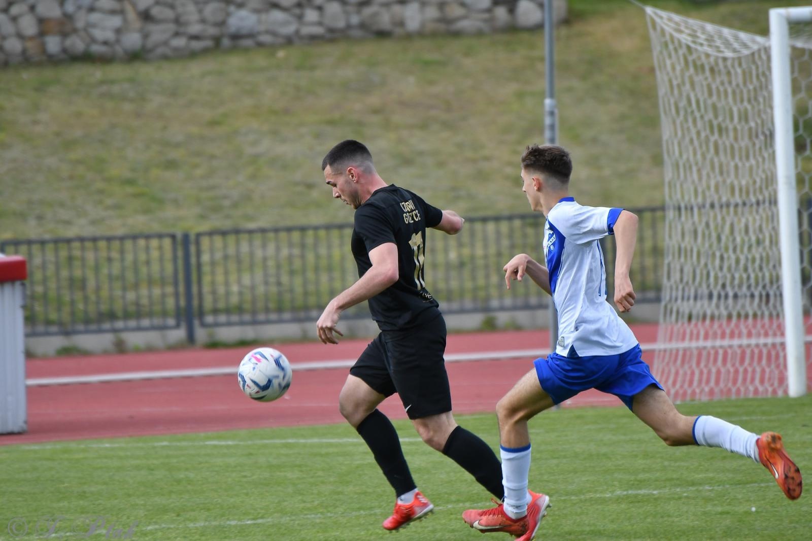 Zdjęcie w galerii na portalu naszwodzislaw.com: Czarni Gorzyce bez punktów w Raciborzu [FOTO] wiadomości z regionu