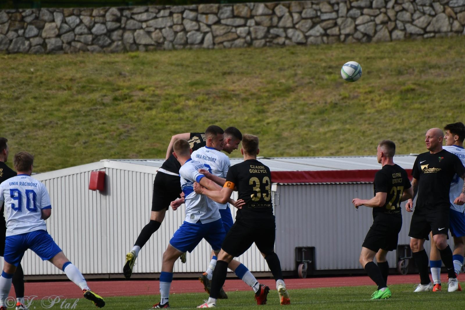 Zdjęcie w galerii na portalu naszwodzislaw.com: Czarni Gorzyce bez punktów w Raciborzu [FOTO] wiadomości z regionu