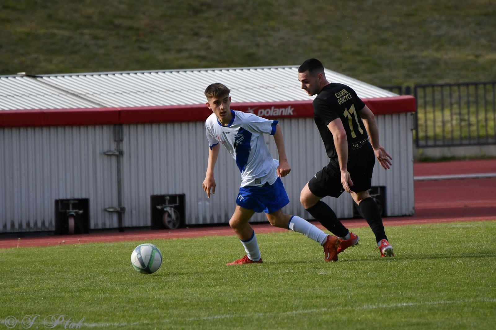 Zdjęcie w galerii na portalu naszwodzislaw.com: Czarni Gorzyce bez punktów w Raciborzu [FOTO] wiadomości z regionu