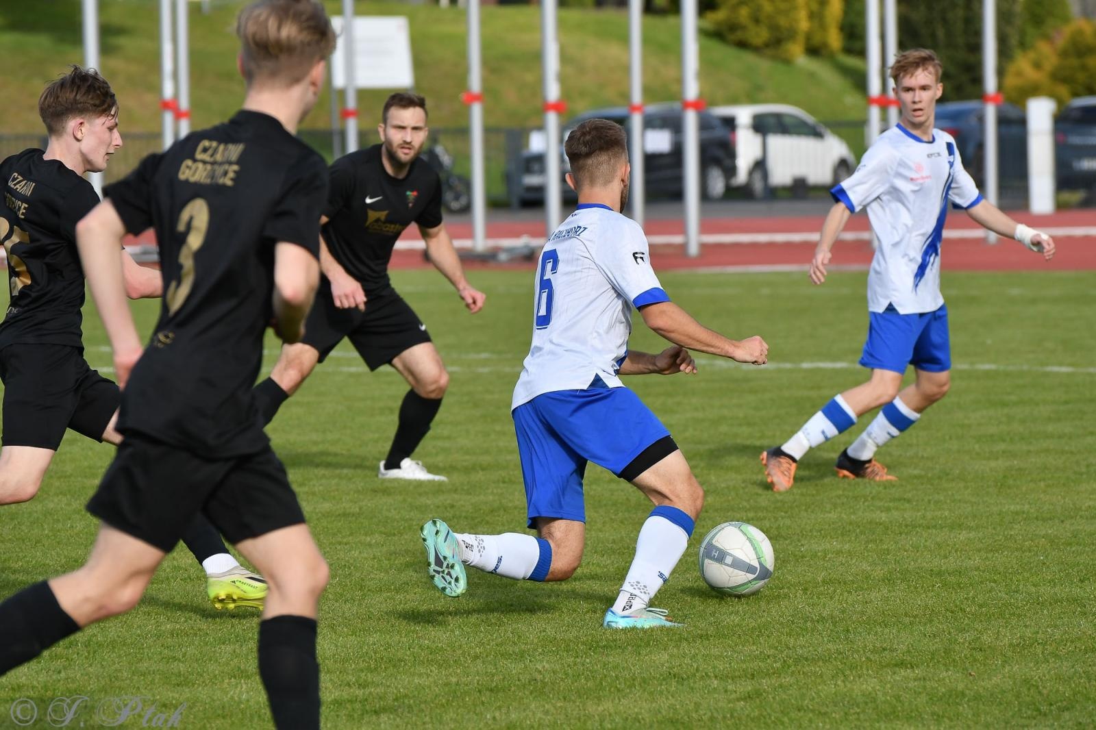 Zdjęcie w galerii na portalu naszwodzislaw.com: Czarni Gorzyce bez punktów w Raciborzu [FOTO] wiadomości z regionu