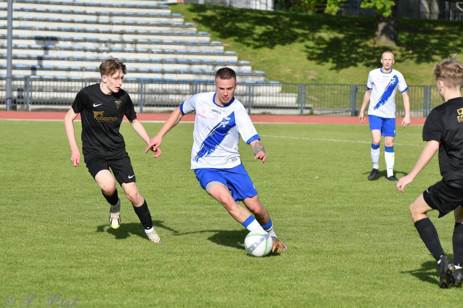 Zdjęcie w galerii na portalu naszwodzislaw.com: Czarni Gorzyce bez punktów w Raciborzu [FOTO] wiadomości z regionu