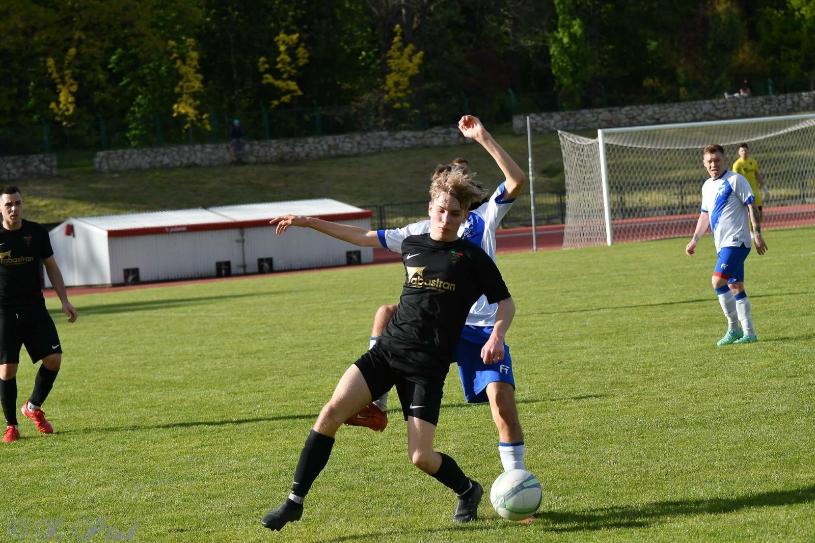 Zdjęcie w galerii na portalu naszwodzislaw.com: Czarni Gorzyce bez punktów w Raciborzu [FOTO] wiadomości z regionu