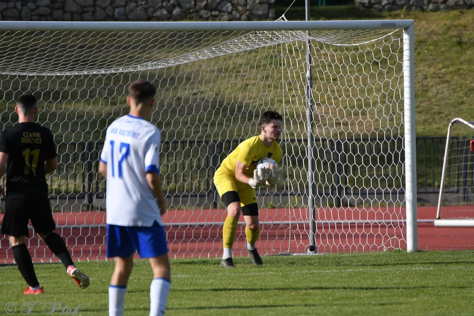 Zdjęcie w galerii na portalu naszwodzislaw.com: Czarni Gorzyce bez punktów w Raciborzu [FOTO] wiadomości z regionu