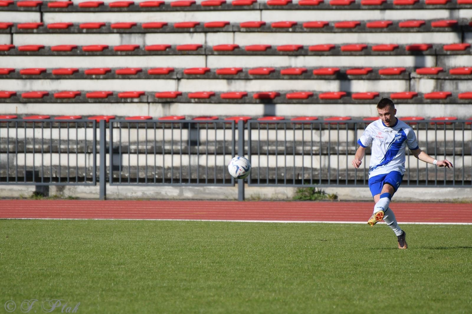 Zdjęcie w galerii na portalu naszwodzislaw.com: Czarni Gorzyce bez punktów w Raciborzu [FOTO] wiadomości z regionu