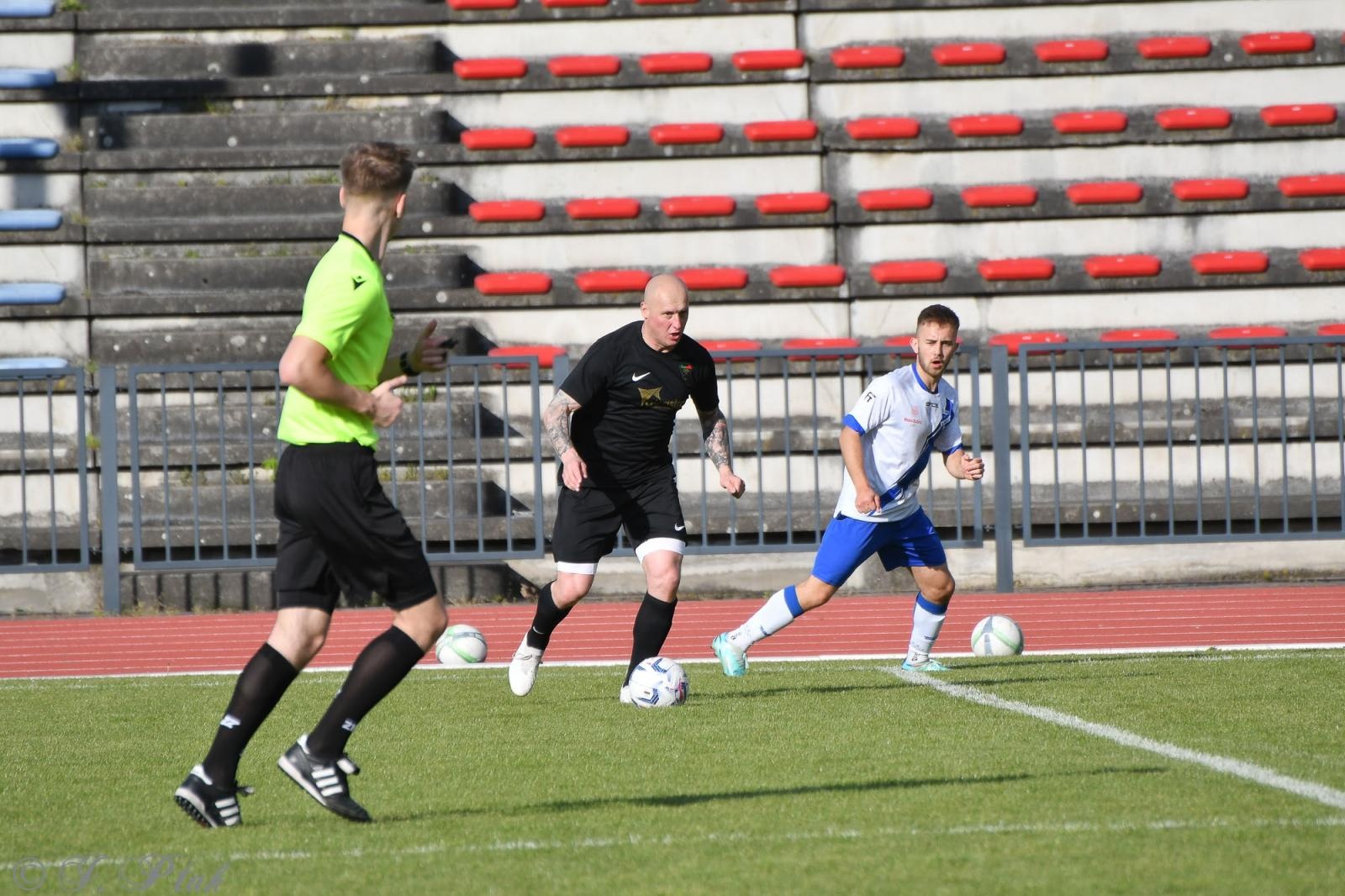 Zdjęcie w galerii na portalu naszwodzislaw.com: Czarni Gorzyce bez punktów w Raciborzu [FOTO] wiadomości z regionu