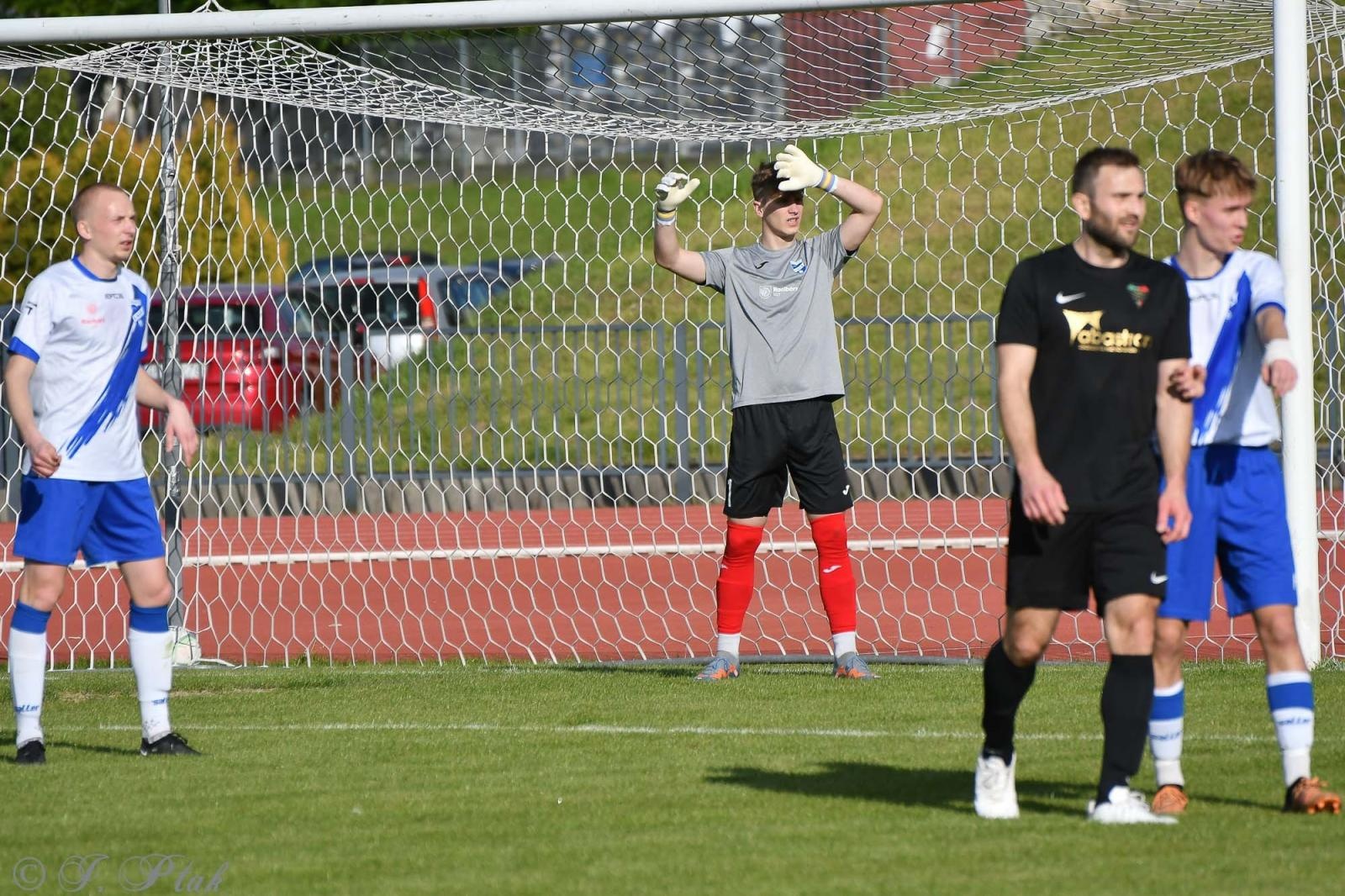 Zdjęcie w galerii na portalu naszwodzislaw.com: Czarni Gorzyce bez punktów w Raciborzu [FOTO] wiadomości z regionu