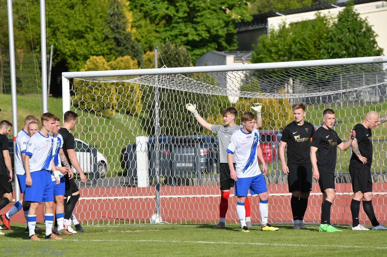 Zdjęcie w galerii na portalu naszwodzislaw.com: Czarni Gorzyce bez punktów w Raciborzu [FOTO] wiadomości z regionu