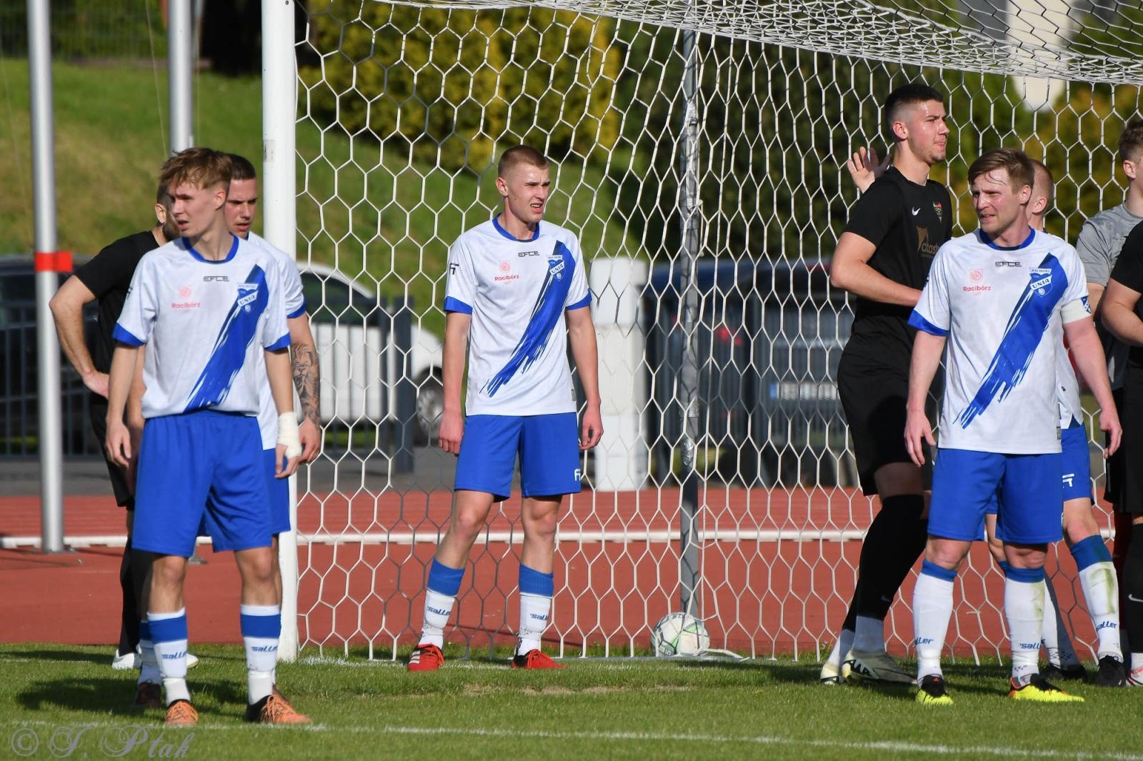 Zdjęcie w galerii na portalu naszwodzislaw.com: Czarni Gorzyce bez punktów w Raciborzu [FOTO] wiadomości z regionu