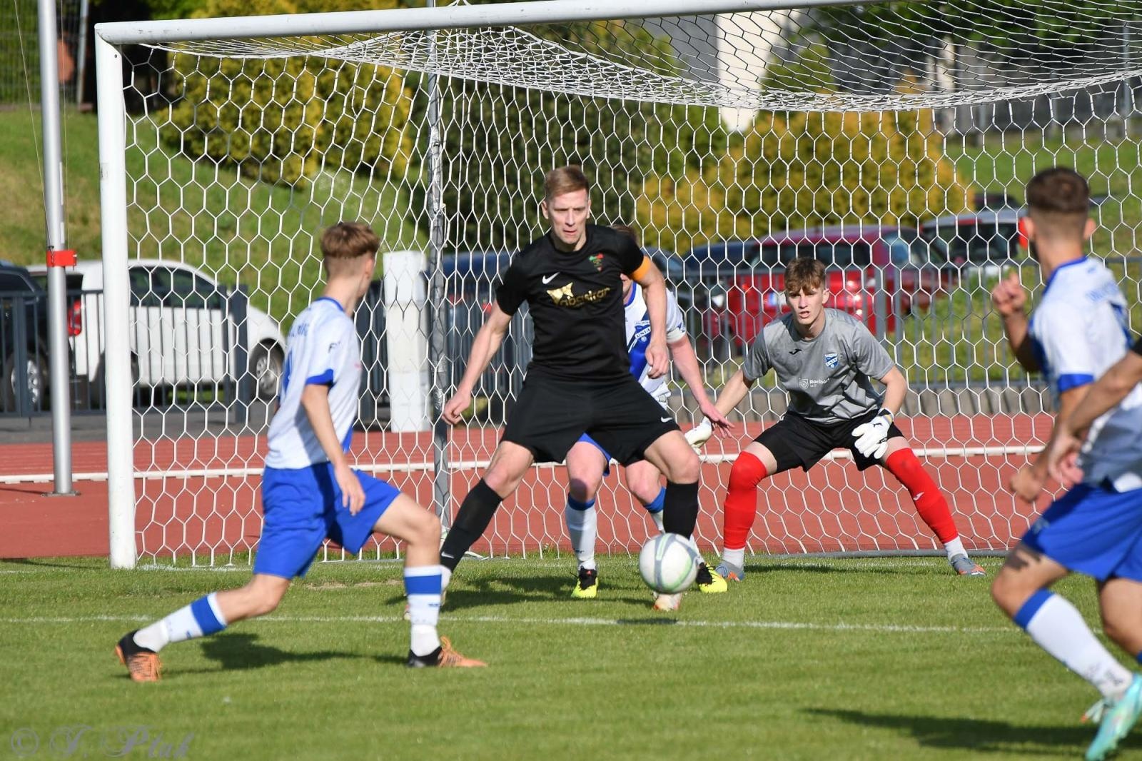 Zdjęcie w galerii na portalu naszwodzislaw.com: Czarni Gorzyce bez punktów w Raciborzu [FOTO] wiadomości z regionu