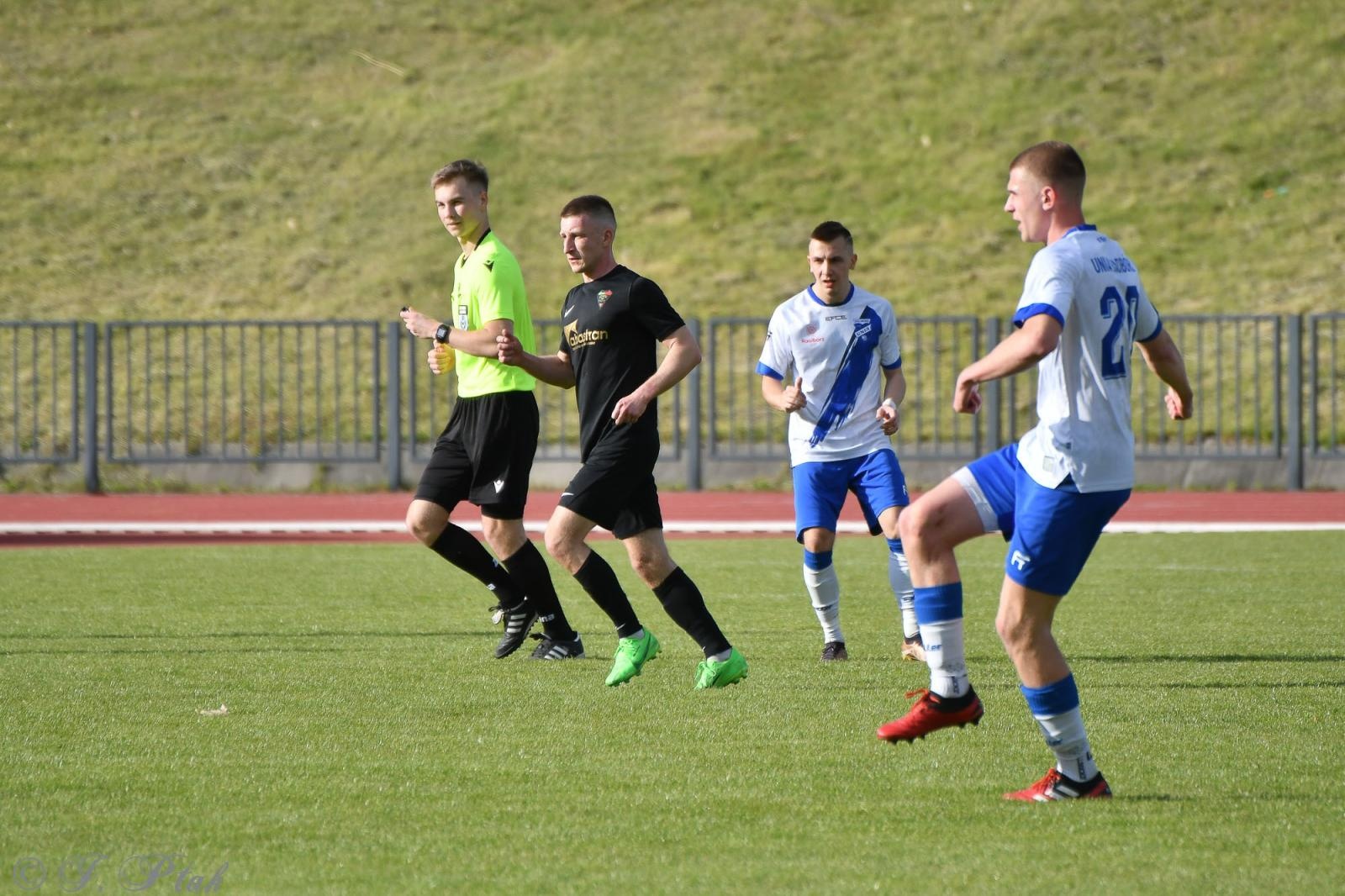 Zdjęcie w galerii na portalu naszwodzislaw.com: Czarni Gorzyce bez punktów w Raciborzu [FOTO] wiadomości z regionu