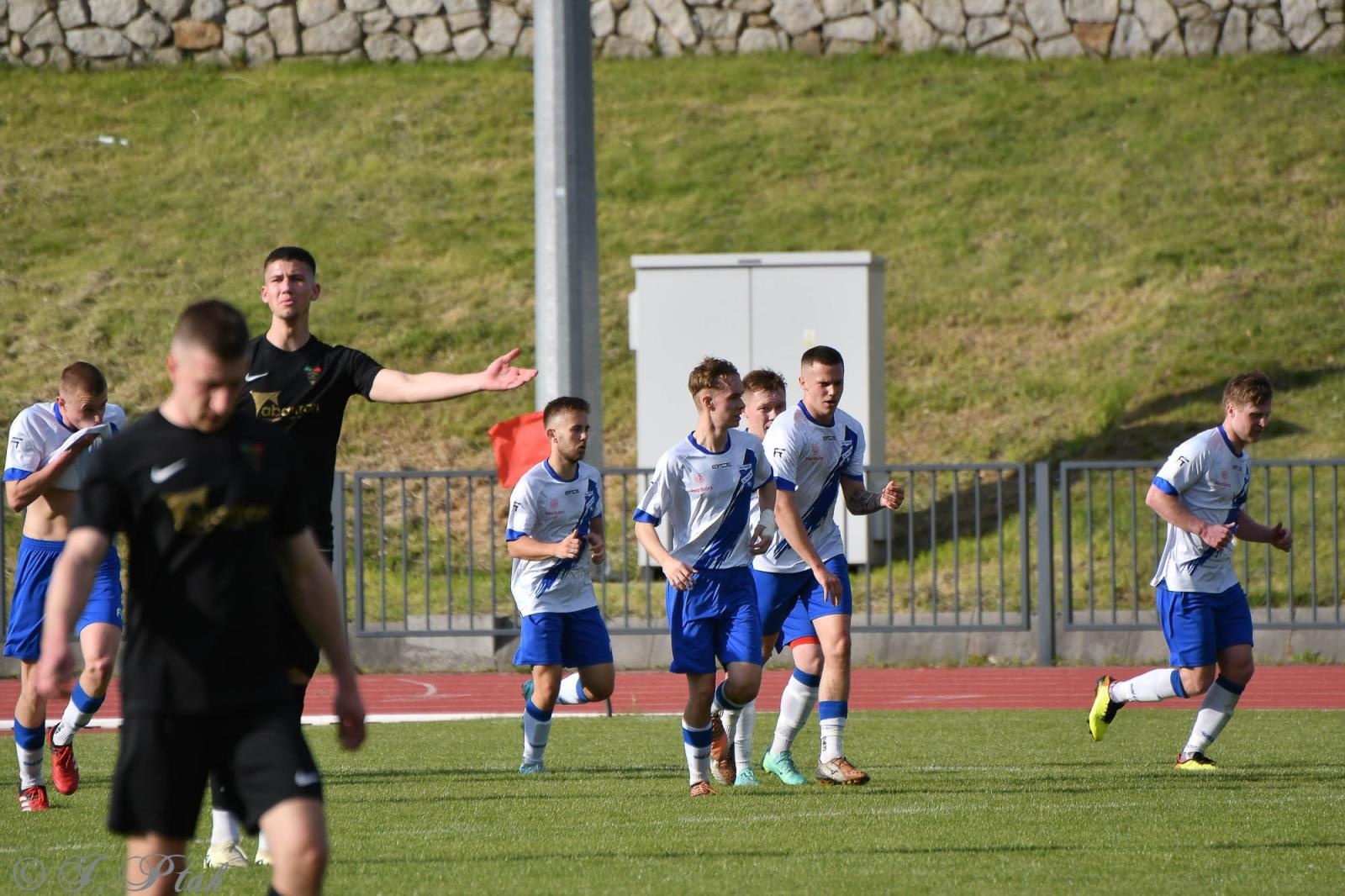 Zdjęcie w galerii na portalu naszwodzislaw.com: Czarni Gorzyce bez punktów w Raciborzu [FOTO] wiadomości z regionu