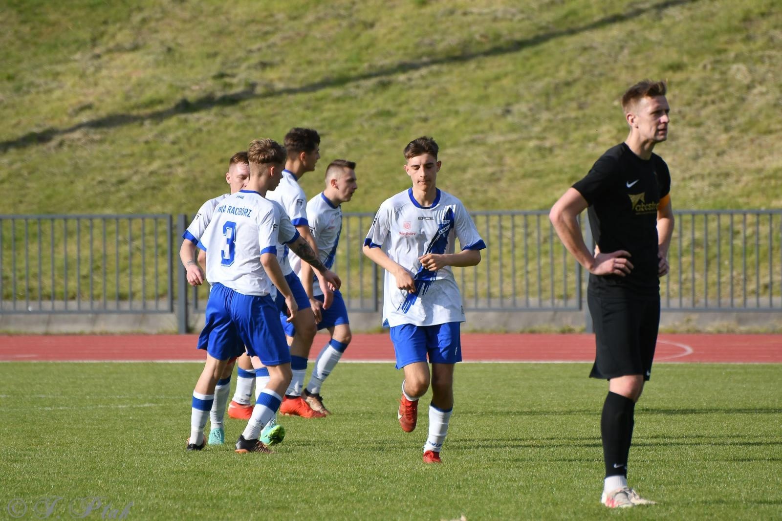 Zdjęcie w galerii na portalu naszwodzislaw.com: Czarni Gorzyce bez punktów w Raciborzu [FOTO] wiadomości z regionu