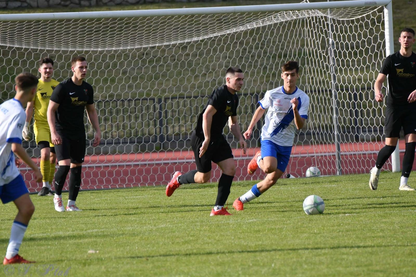 Zdjęcie w galerii na portalu naszwodzislaw.com: Czarni Gorzyce bez punktów w Raciborzu [FOTO] wiadomości z regionu