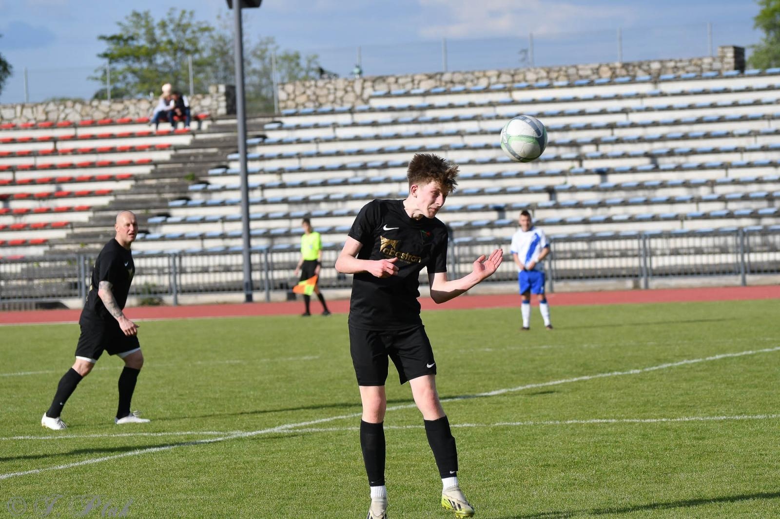 Zdjęcie w galerii na portalu naszwodzislaw.com: Czarni Gorzyce bez punktów w Raciborzu [FOTO] wiadomości z regionu