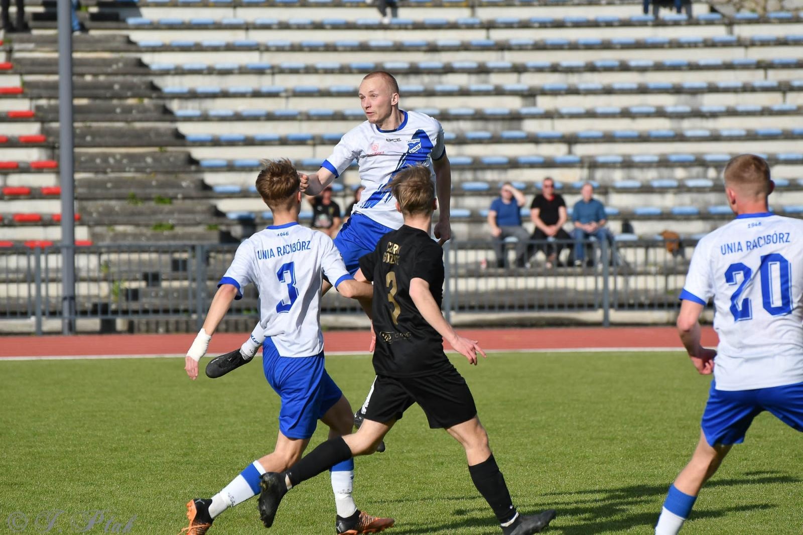 Zdjęcie w galerii na portalu naszwodzislaw.com: Czarni Gorzyce bez punktów w Raciborzu [FOTO] wiadomości z regionu