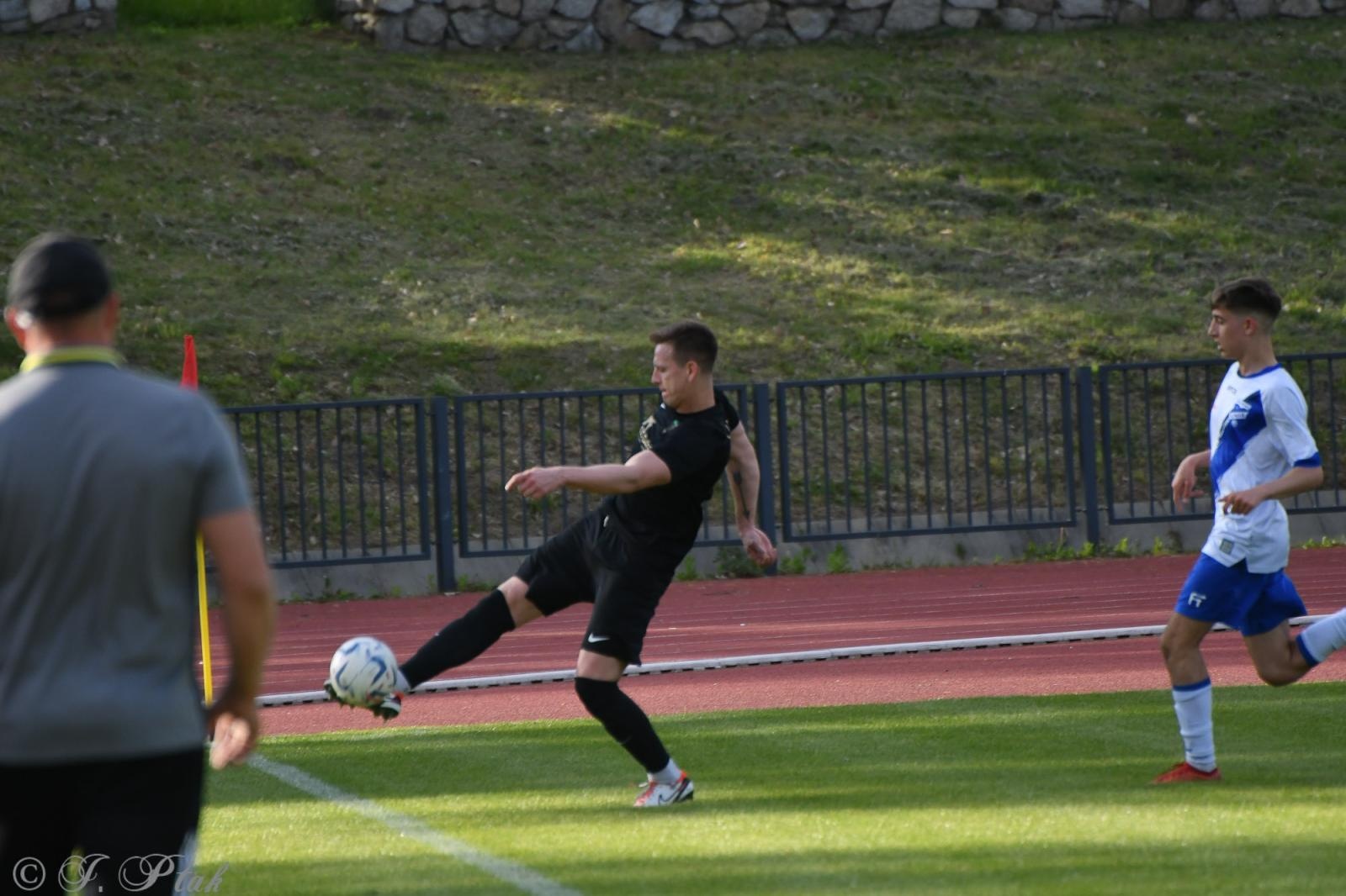 Zdjęcie w galerii na portalu naszwodzislaw.com: Czarni Gorzyce bez punktów w Raciborzu [FOTO] wiadomości z regionu