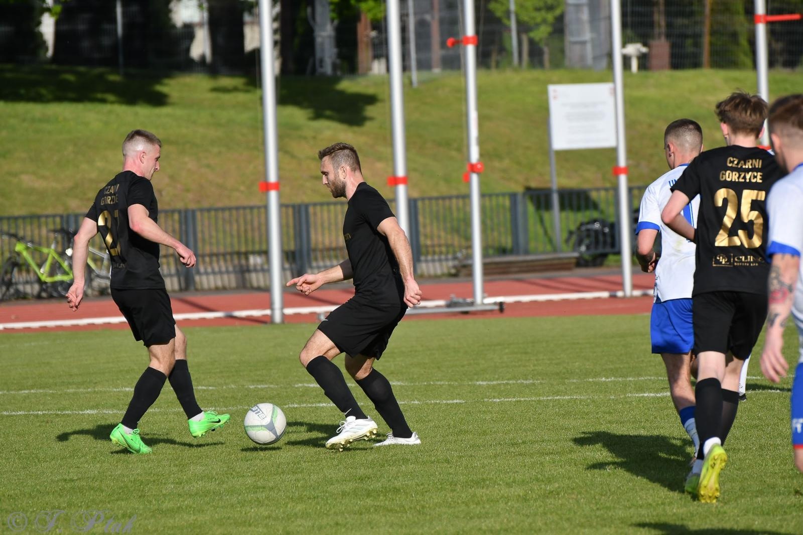 Zdjęcie w galerii na portalu naszwodzislaw.com: Czarni Gorzyce bez punktów w Raciborzu [FOTO] wiadomości z regionu