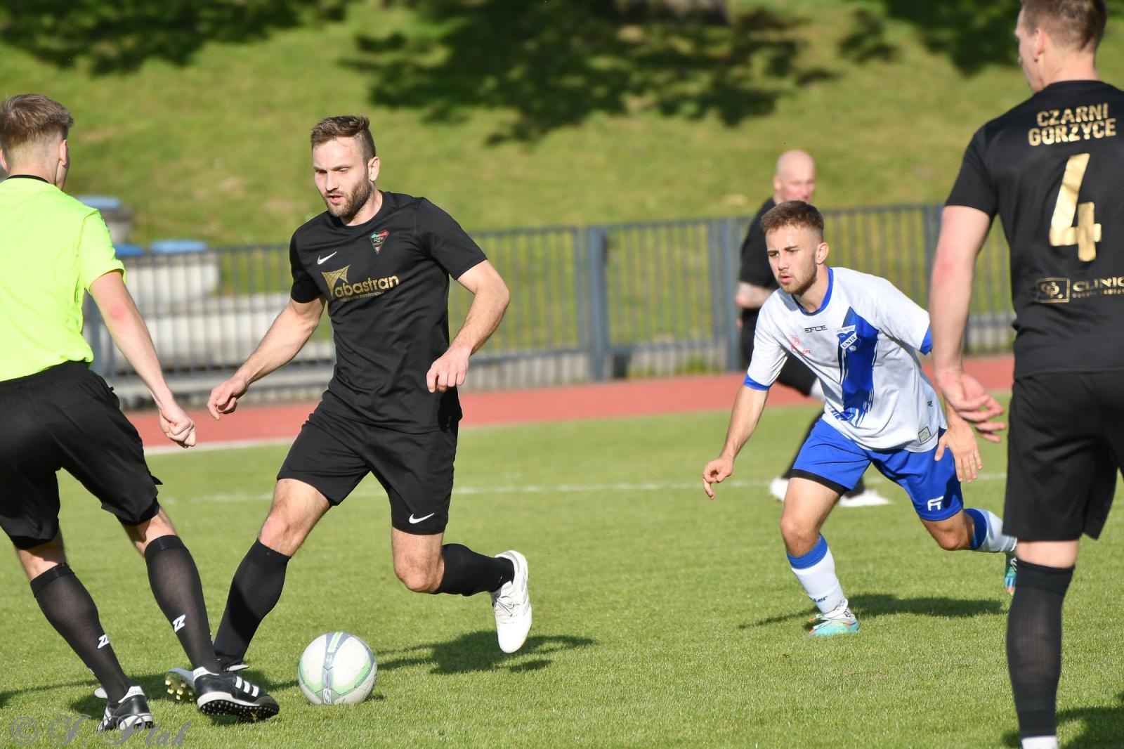 Zdjęcie w galerii na portalu naszwodzislaw.com: Czarni Gorzyce bez punktów w Raciborzu [FOTO] wiadomości z regionu