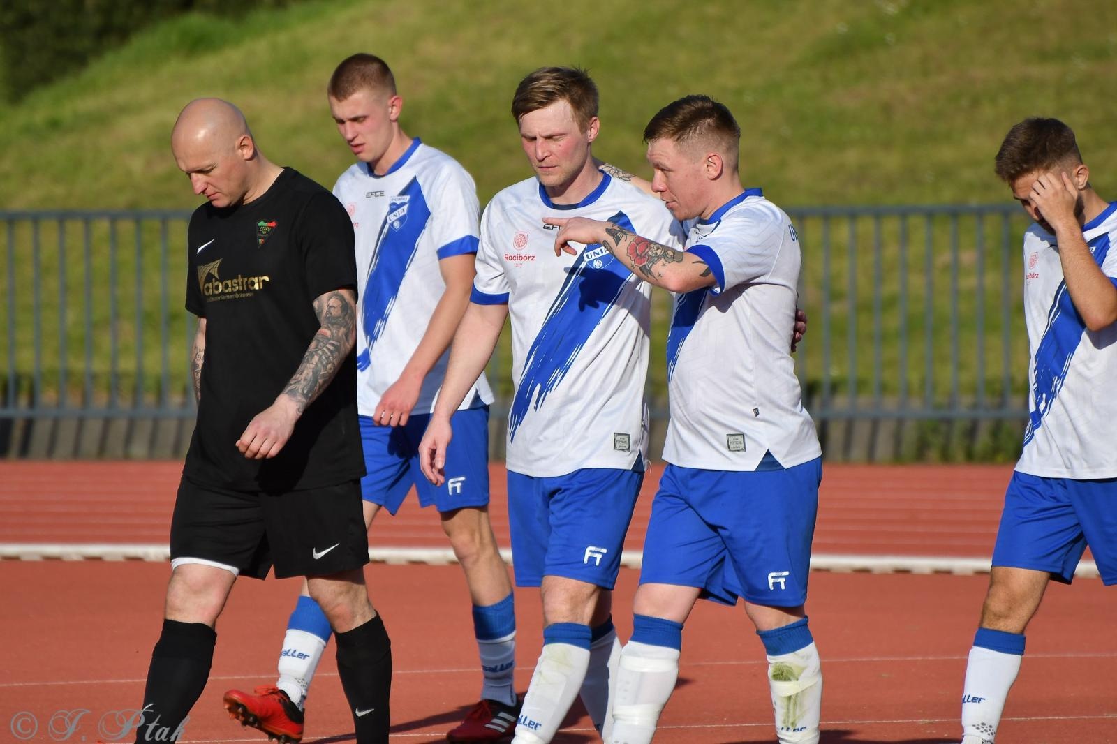 Zdjęcie w galerii na portalu naszwodzislaw.com: Czarni Gorzyce bez punktów w Raciborzu [FOTO] wiadomości z regionu