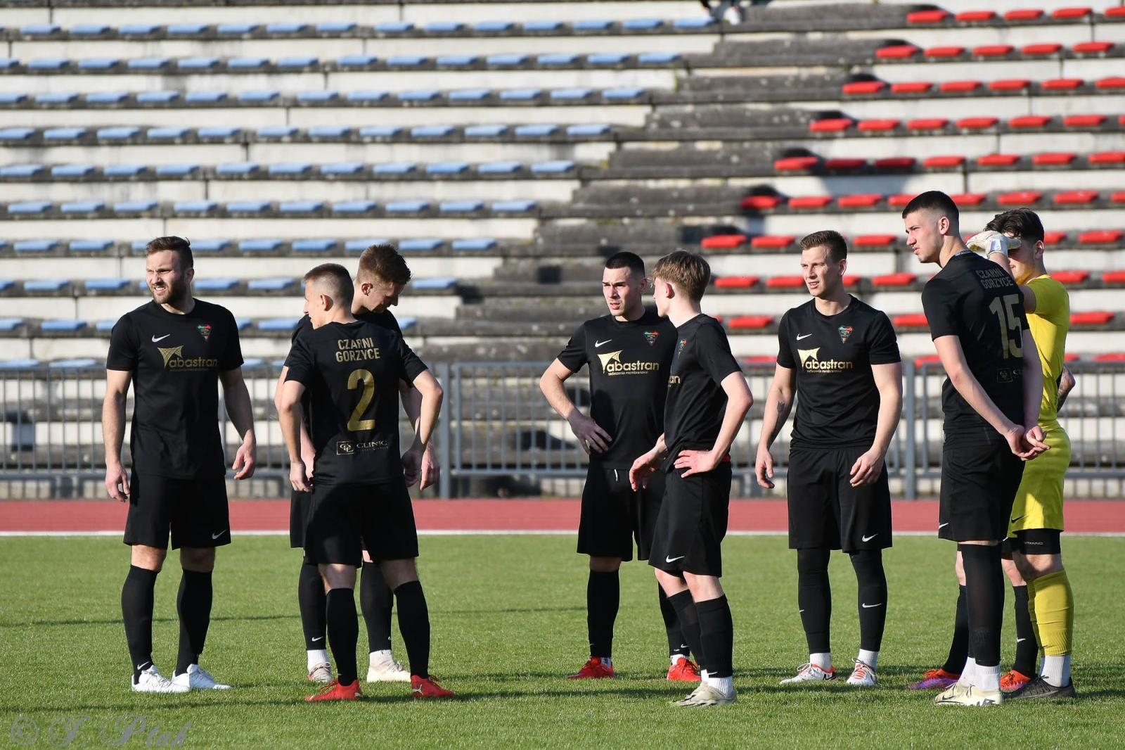 Zdjęcie w galerii na portalu naszwodzislaw.com: Czarni Gorzyce bez punktów w Raciborzu [FOTO] wiadomości z regionu