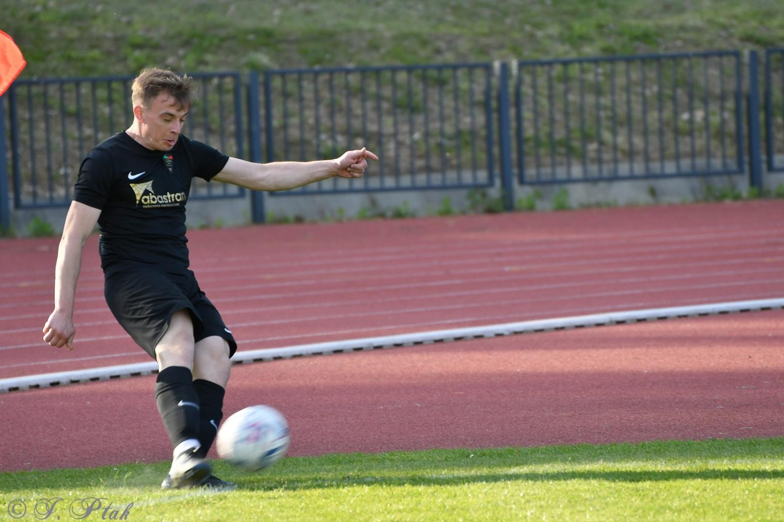 Zdjęcie w galerii na portalu naszwodzislaw.com: Czarni Gorzyce bez punktów w Raciborzu [FOTO] wiadomości z regionu