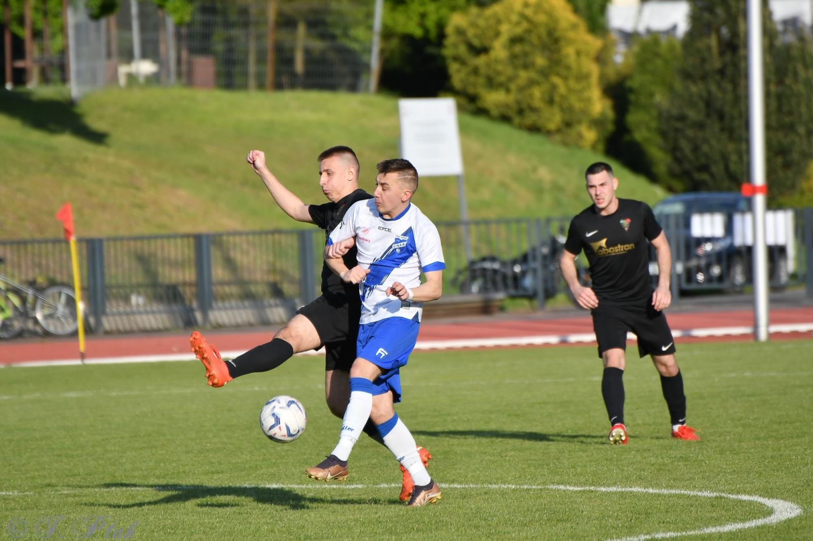 Zdjęcie w galerii na portalu naszwodzislaw.com: Czarni Gorzyce bez punktów w Raciborzu [FOTO] wiadomości z regionu