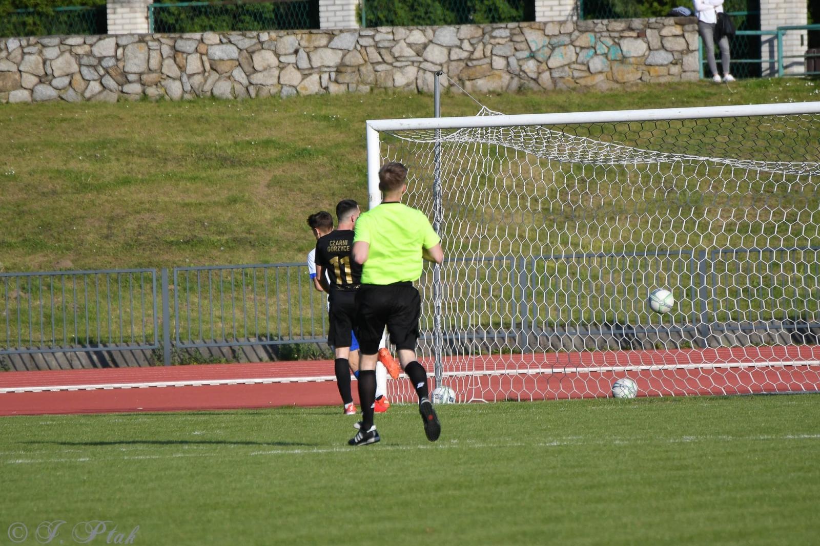 Zdjęcie w galerii na portalu naszwodzislaw.com: Czarni Gorzyce bez punktów w Raciborzu [FOTO] wiadomości z regionu