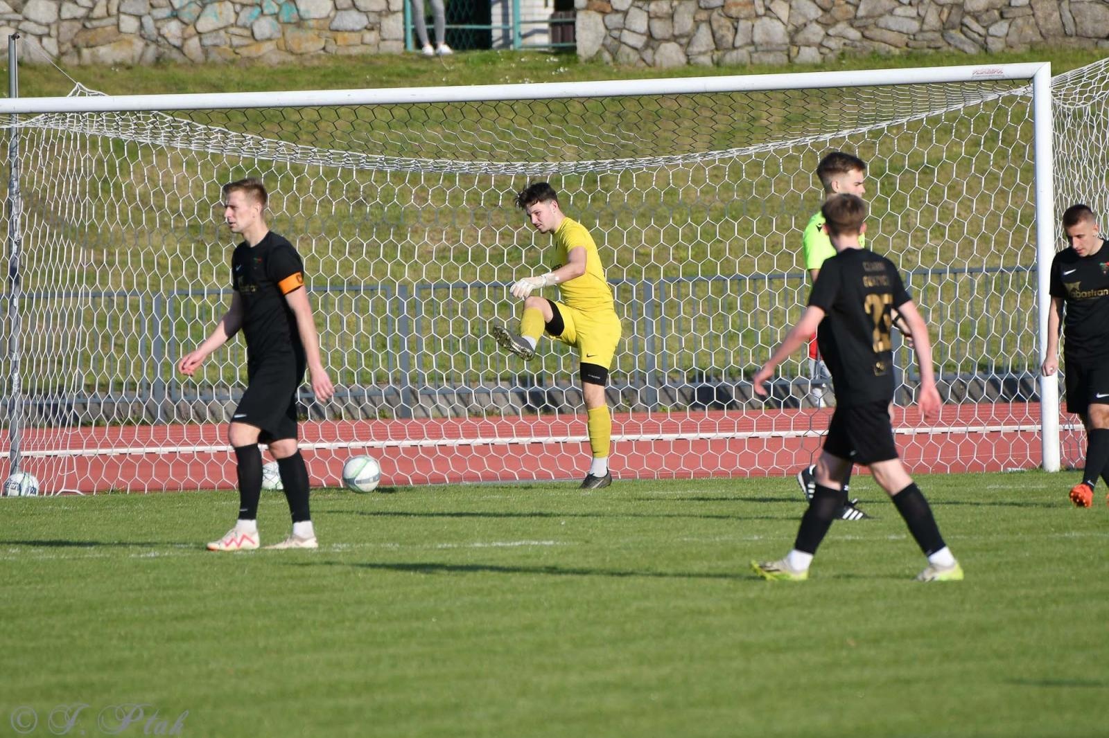 Zdjęcie w galerii na portalu naszwodzislaw.com: Czarni Gorzyce bez punktów w Raciborzu [FOTO] wiadomości z regionu