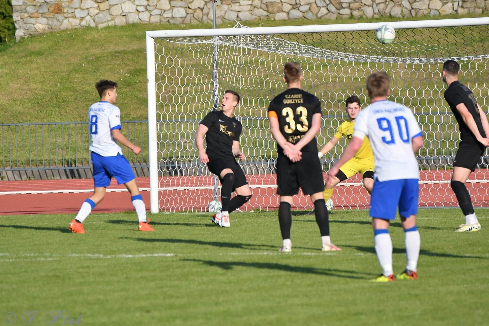 Zdjęcie w galerii na portalu naszwodzislaw.com: Czarni Gorzyce bez punktów w Raciborzu [FOTO] wiadomości z regionu