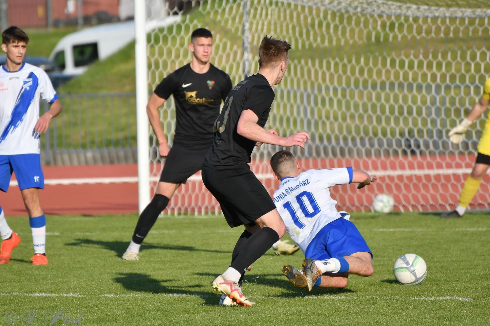 Zdjęcie w galerii na portalu naszwodzislaw.com: Czarni Gorzyce bez punktów w Raciborzu [FOTO] wiadomości z regionu