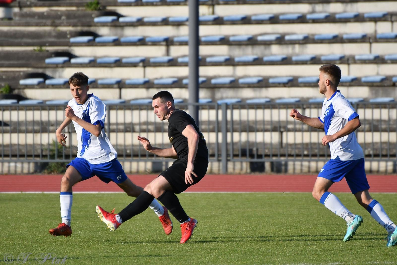 Zdjęcie w galerii na portalu naszwodzislaw.com: Czarni Gorzyce bez punktów w Raciborzu [FOTO] wiadomości z regionu