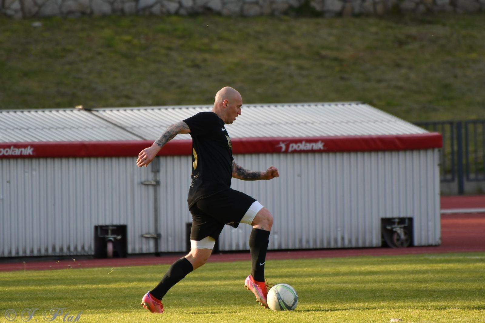 Zdjęcie w galerii na portalu naszwodzislaw.com: Czarni Gorzyce bez punktów w Raciborzu [FOTO] wiadomości z regionu