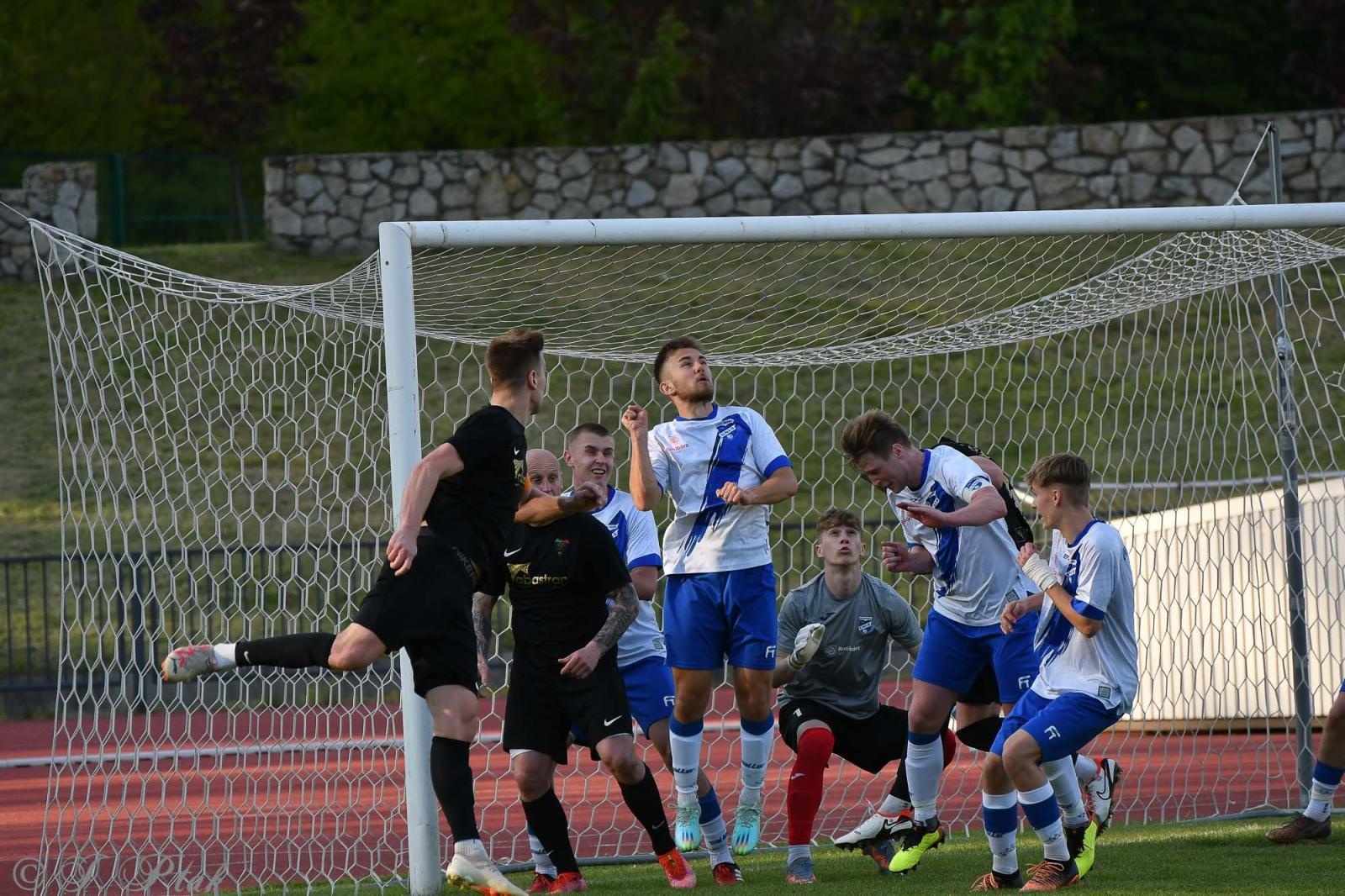 Zdjęcie w galerii na portalu naszwodzislaw.com: Czarni Gorzyce bez punktów w Raciborzu [FOTO] wiadomości z regionu