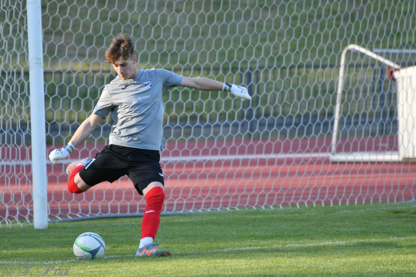 Zdjęcie w galerii na portalu naszwodzislaw.com: Czarni Gorzyce bez punktów w Raciborzu [FOTO] wiadomości z regionu