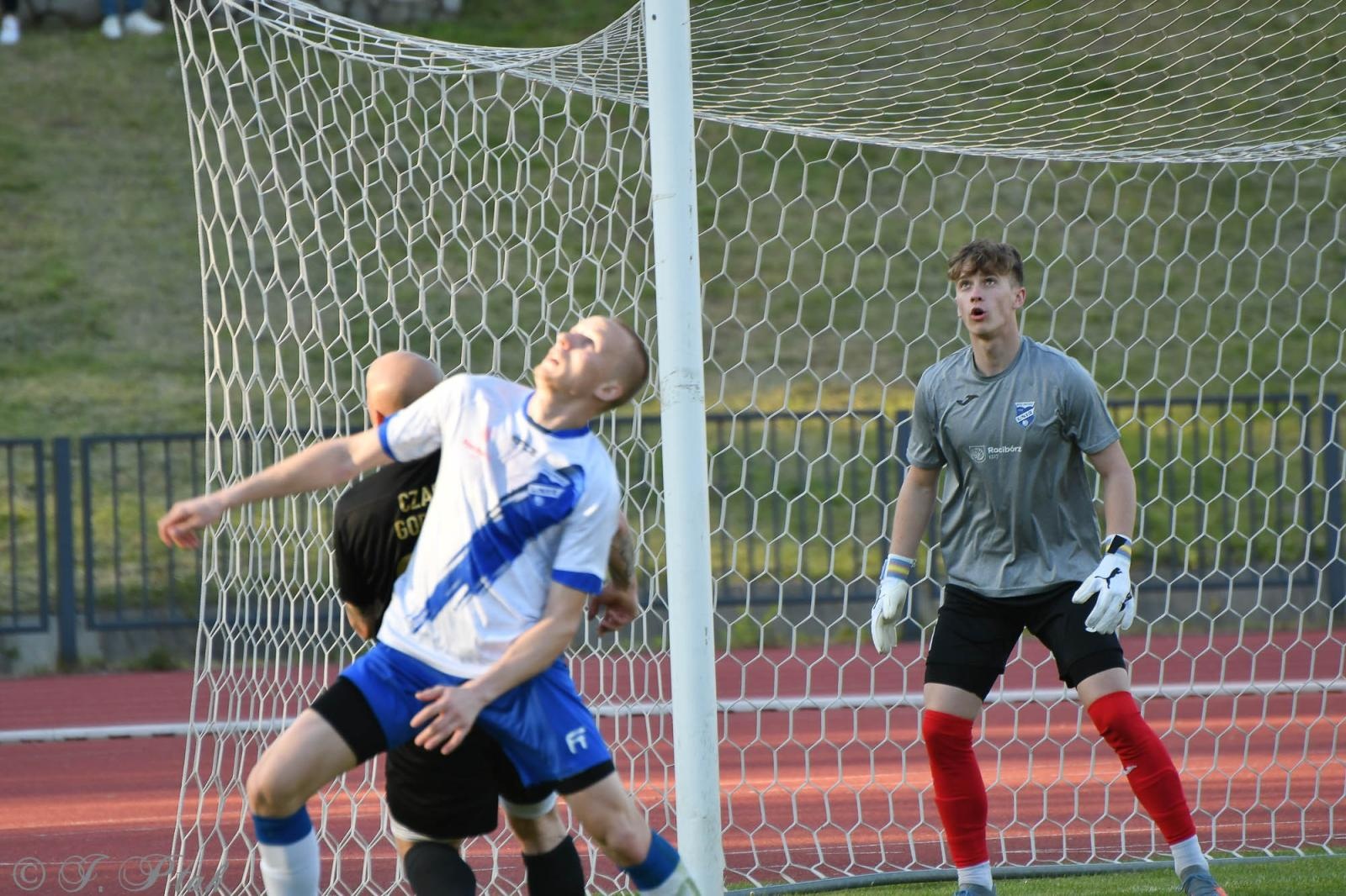 Zdjęcie w galerii na portalu naszwodzislaw.com: Czarni Gorzyce bez punktów w Raciborzu [FOTO] wiadomości z regionu
