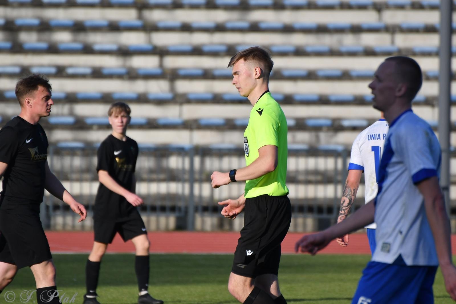 Zdjęcie w galerii na portalu naszwodzislaw.com: Czarni Gorzyce bez punktów w Raciborzu [FOTO] wiadomości z regionu