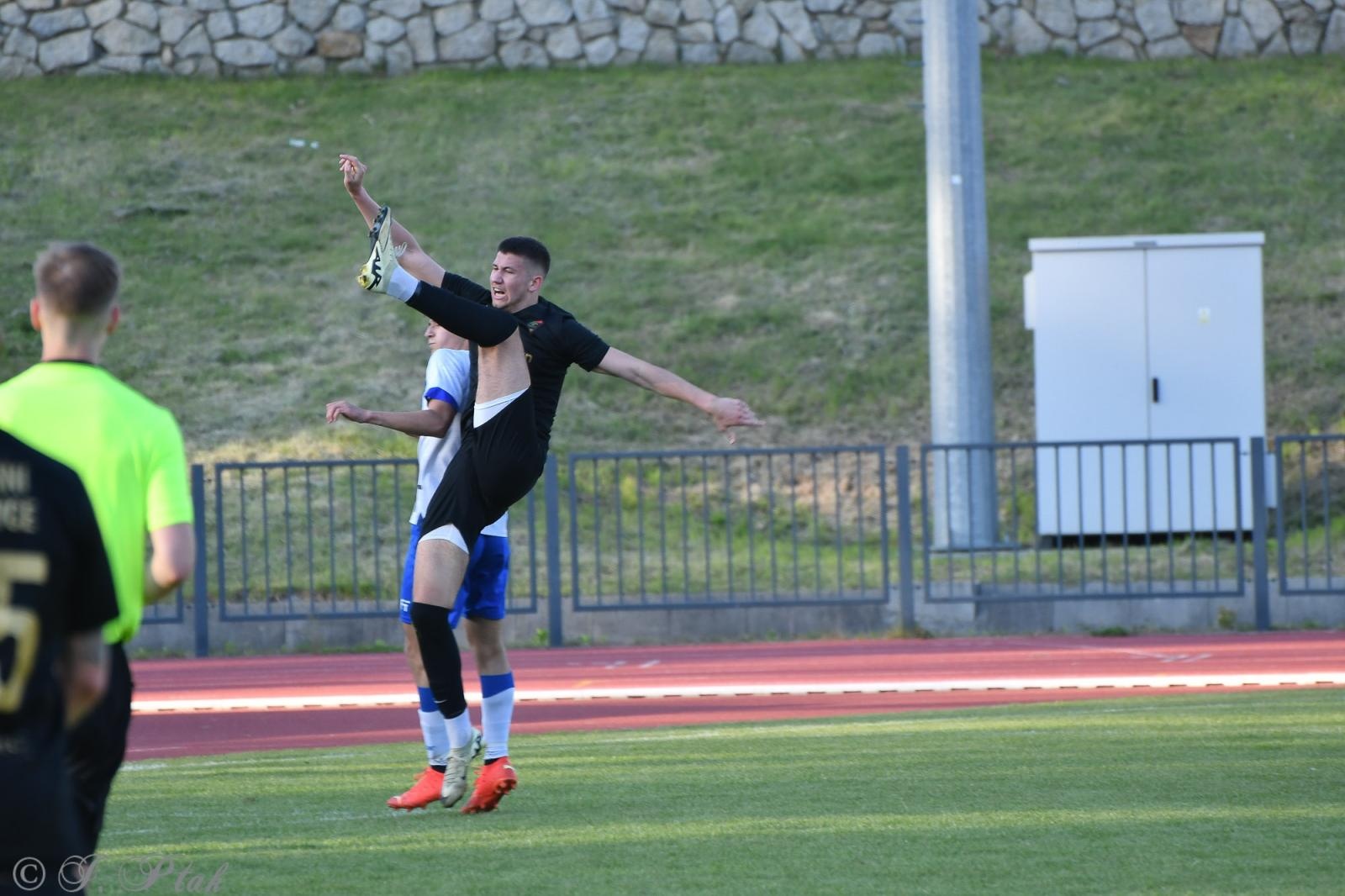 Zdjęcie w galerii na portalu naszwodzislaw.com: Czarni Gorzyce bez punktów w Raciborzu [FOTO] wiadomości z regionu