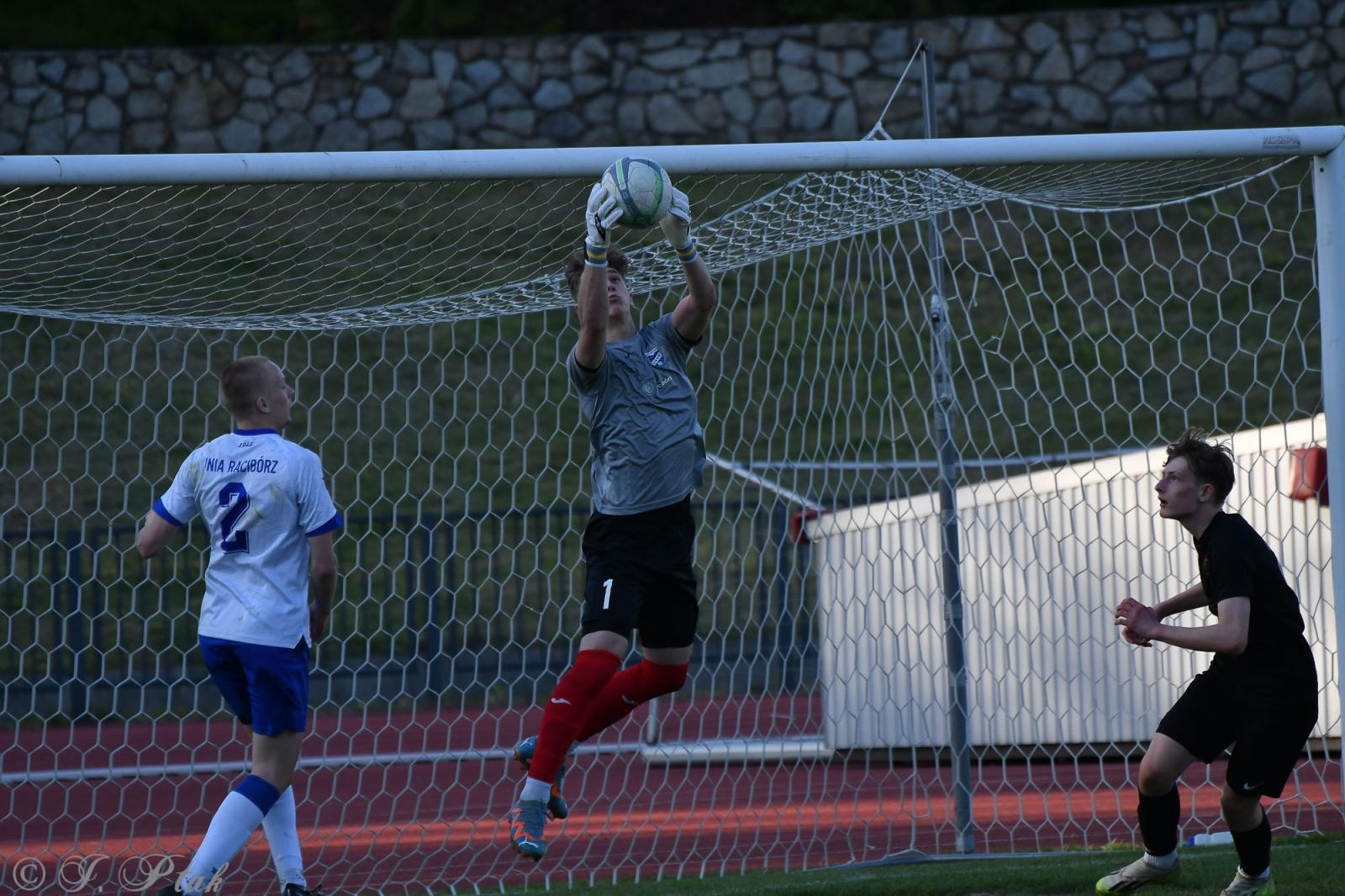 Zdjęcie w galerii na portalu naszwodzislaw.com: Czarni Gorzyce bez punktów w Raciborzu [FOTO] wiadomości z regionu
