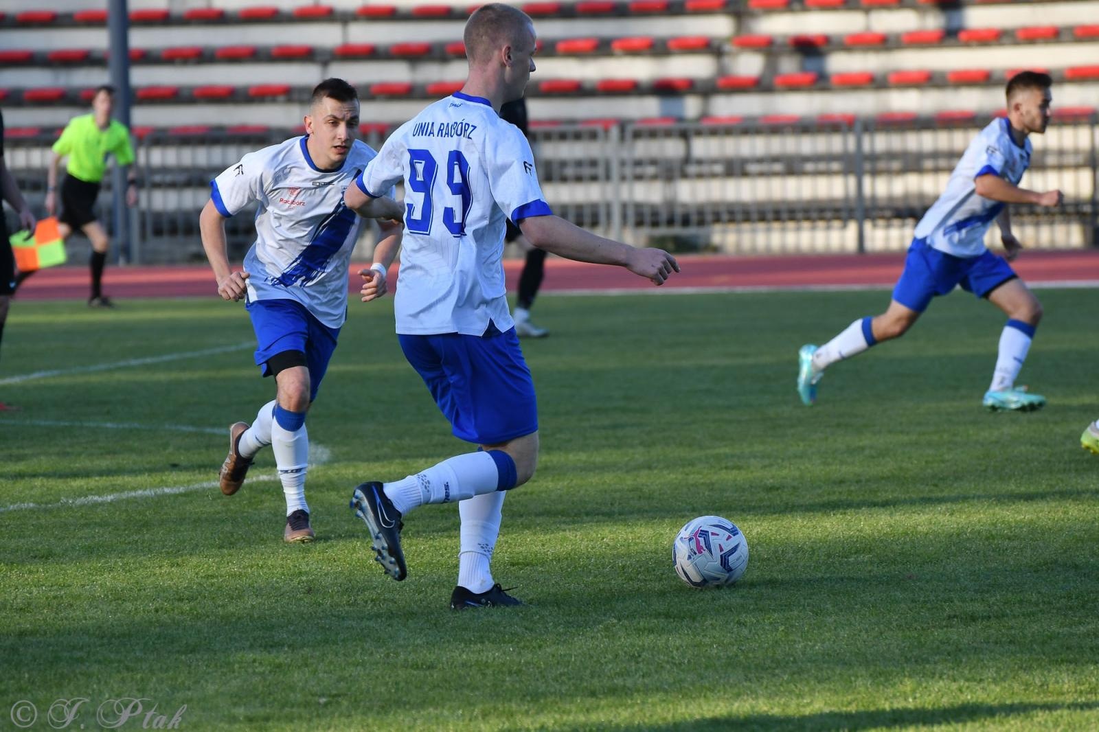 Zdjęcie w galerii na portalu naszwodzislaw.com: Czarni Gorzyce bez punktów w Raciborzu [FOTO] wiadomości z regionu