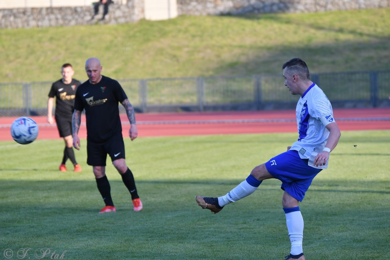 Zdjęcie w galerii na portalu naszwodzislaw.com: Czarni Gorzyce bez punktów w Raciborzu [FOTO] wiadomości z regionu