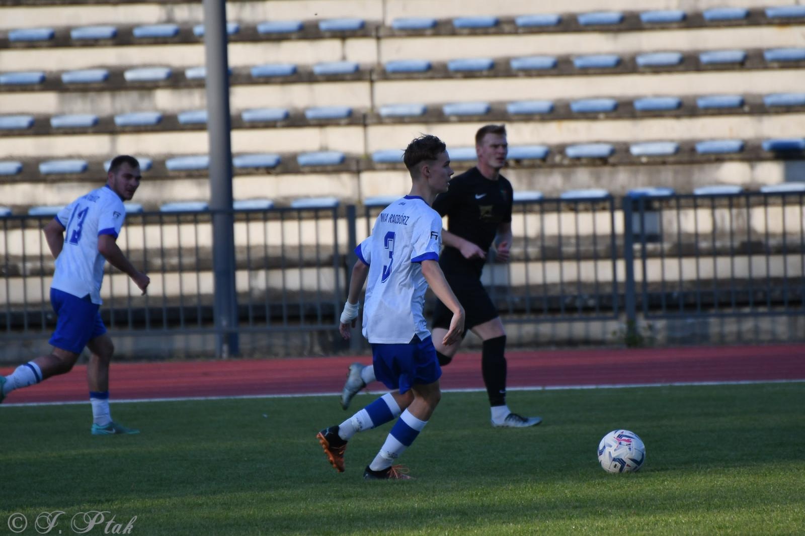 Zdjęcie w galerii na portalu naszwodzislaw.com: Czarni Gorzyce bez punktów w Raciborzu [FOTO] wiadomości z regionu